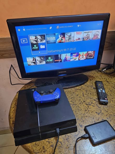 PS4 fat non pucer avec 1 tera et 16 jeux