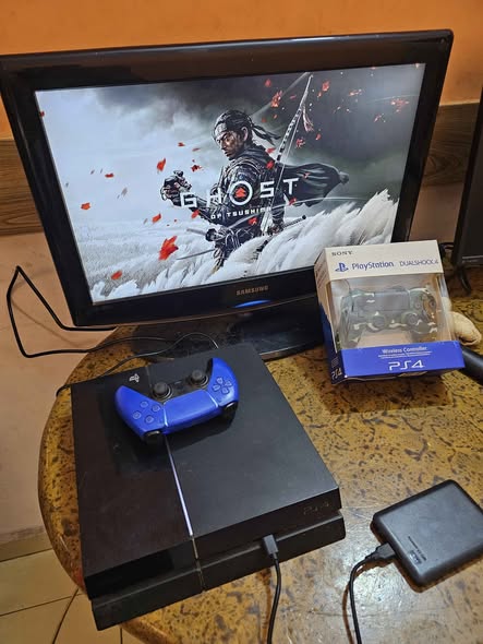 PS4 fat non pucer avec 1 tera et 16 jeux