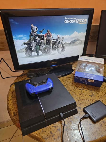 PS4 fat non pucer avec 1 tera et 16 jeux