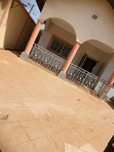 Grande villa à louer à Bafoussam