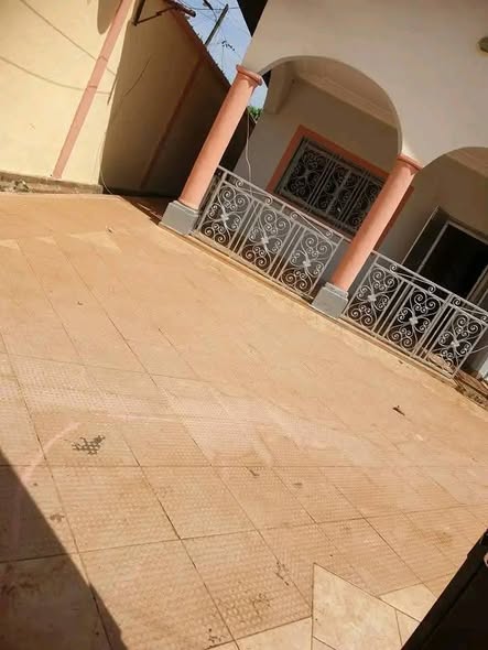 Grande villa à louer à Bafoussam