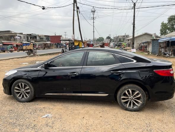 Hyundai grandeur HG 300 édition 2014 très propre