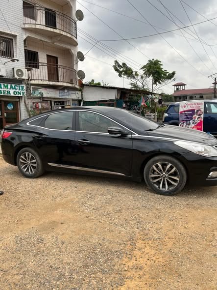 Hyundai grandeur HG 300 édition 2014 très propre
