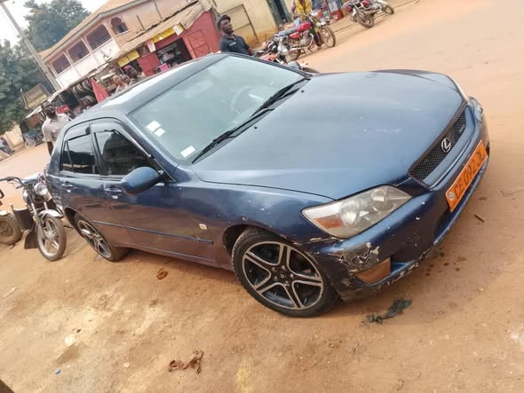 Voiture à vendre avec petite panne