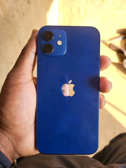 iPhone 12 simple à vendre