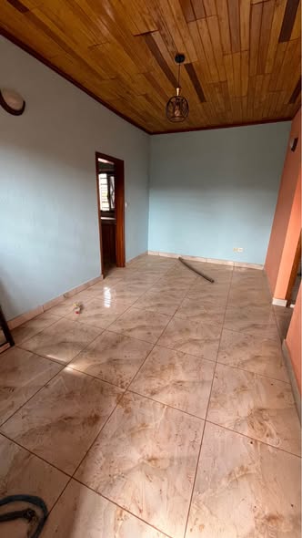 Studio moderne à louer à Etoudi