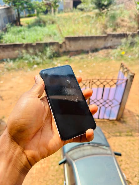 Vente Pixel 4a avec légère fissure