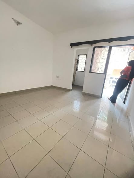 Studio moderne à louer à Biyem Assi Jouvence