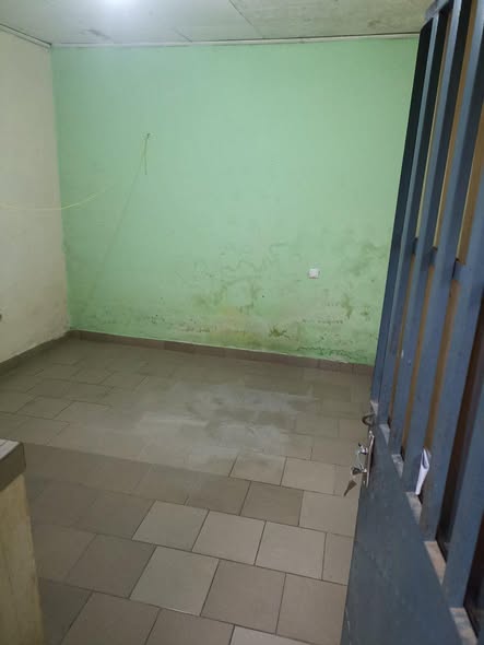 Chambre moderne 2 pièces à louer à Yassa