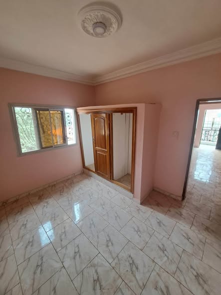 Studios modernes à Nkoabang