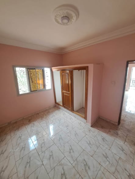 Studios modernes à Nkoabang