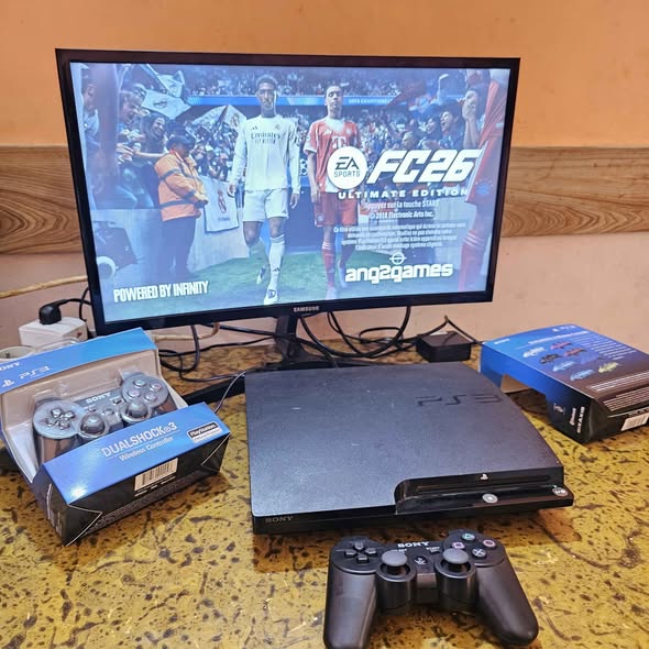 PlayStation avec accessoires à vendre