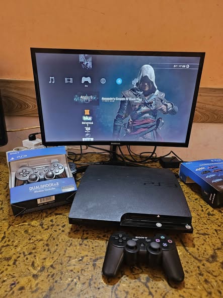 PlayStation avec accessoires à vendre