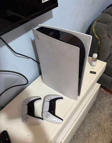 PS 5 avec 5 jeux