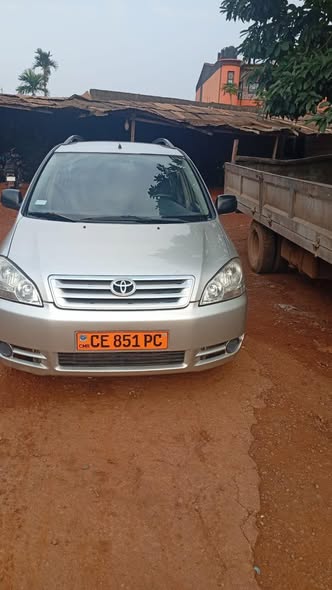 Toyota Avensis Verso avec chauffeur