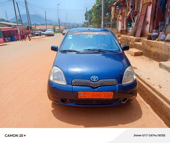 Chocho Yaris model sport 2003