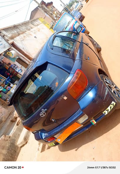 Chocho Yaris model sport 2003