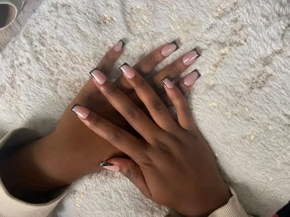 Sublimez vos doigts à 2000f chez Nadty Nails