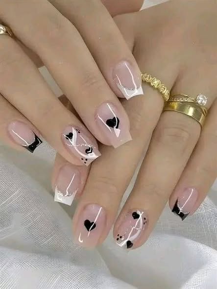 Sublimez vos doigts à 2000f chez Nadty Nails