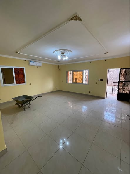 Appartement individuel de 3 chambres à louer à Mendong