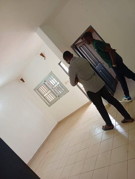 Studio moderne à louer à Nsam escale