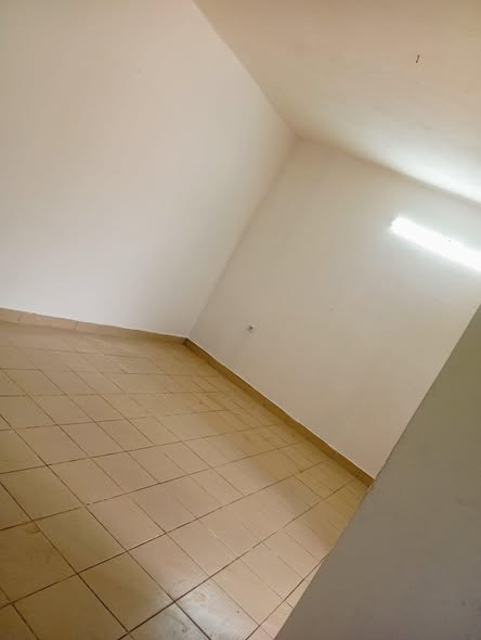 Studio moderne à louer à Nsam escale