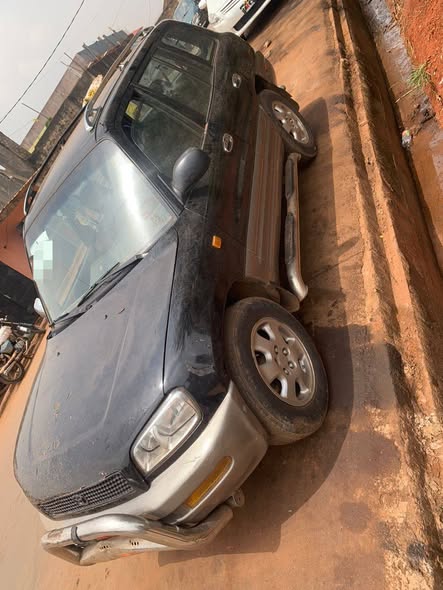 À VENDRE: TOYOTA RAV4 99 boîte automatique