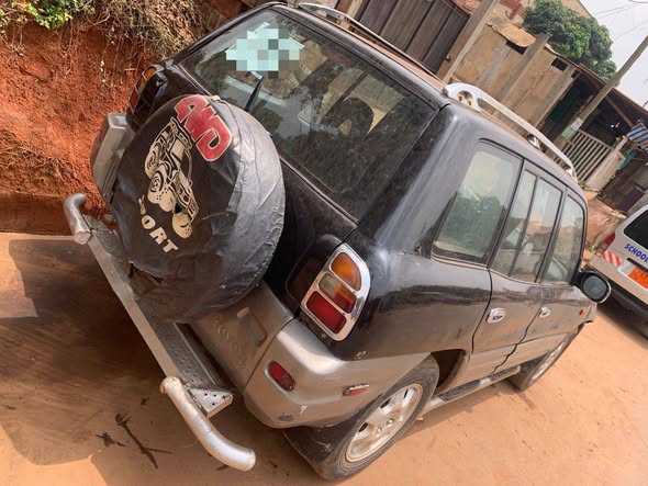 À VENDRE: TOYOTA RAV4 99 boîte automatique