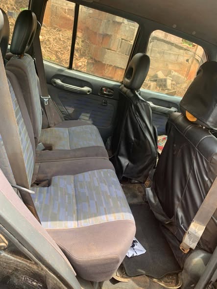 À VENDRE: TOYOTA RAV4 99 boîte automatique