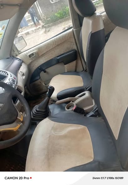 Voiture à vendre, peinture à refaire
