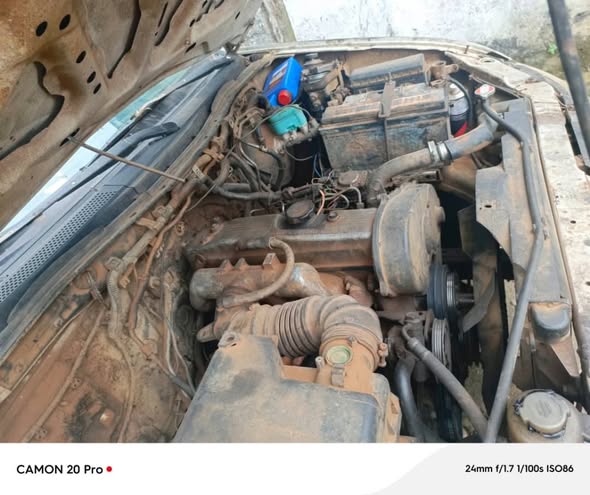 Voiture à vendre, peinture à refaire