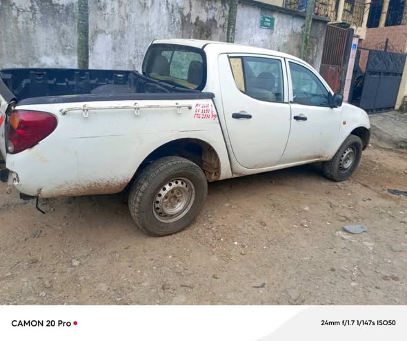 Voiture à vendre, peinture à refaire