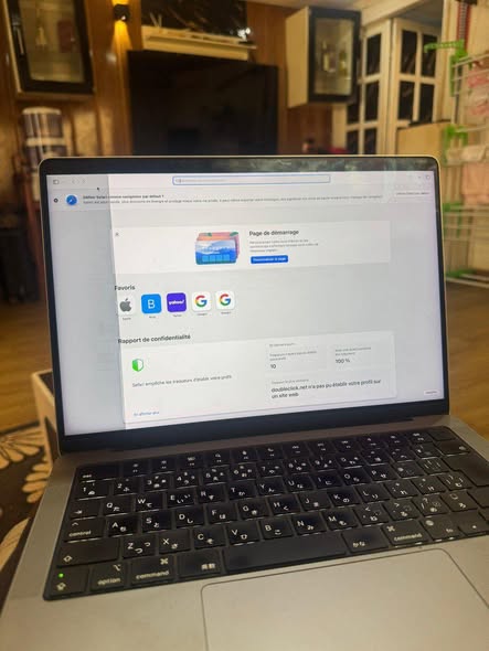 M1 Pro de 2021 avec tache sur l’écran