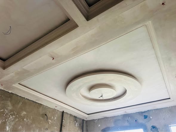 Travaux de plafonds en staff et décorations