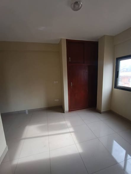Appartement à louer à Etoug-Ebe