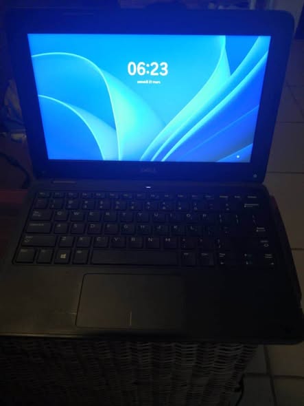 Laptop with SSD 128 Go and RAM 4 Go