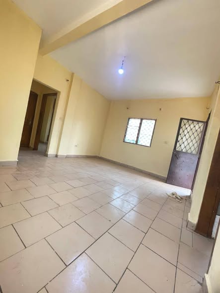 Vaste appartement moderne à louer à biyem assi jouvence