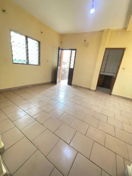Vaste appartement moderne à louer à biyem assi jouvence