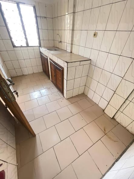 Vaste appartement moderne à louer à biyem assi jouvence