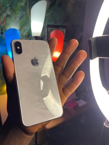 IPhone X simple 64giga batterie