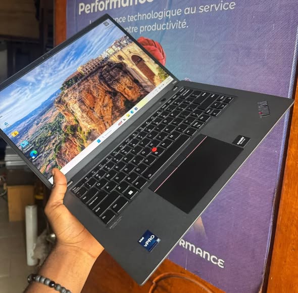 LENOVO THINKPAD T14s Gen 3 – Ultra Puissant & Ultra Léger