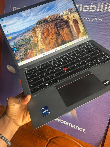 LENOVO THINKPAD T14s Gen 3 – Ultra Puissant & Ultra Léger