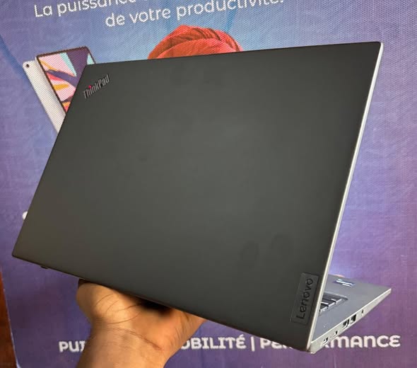 LENOVO THINKPAD T14s Gen 3 – Ultra Puissant & Ultra Léger