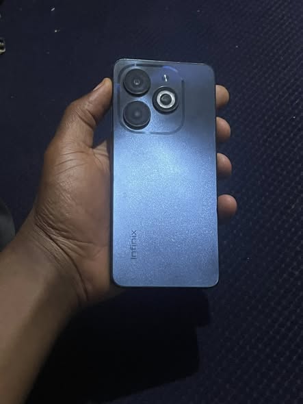 Échange Infinix Smart 8 contre iPhone Xr