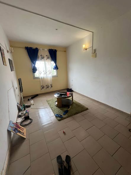 Studio moderne à louer à Simbock