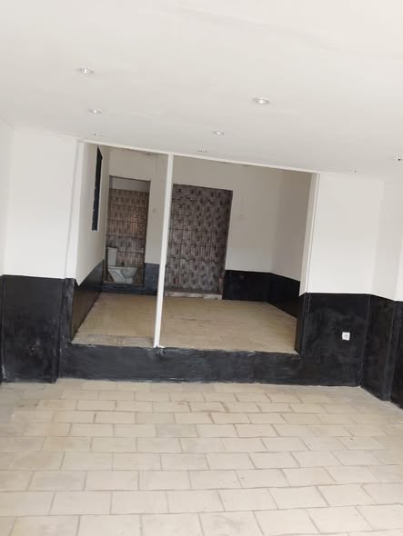 Boutique à louer à Anguissa
