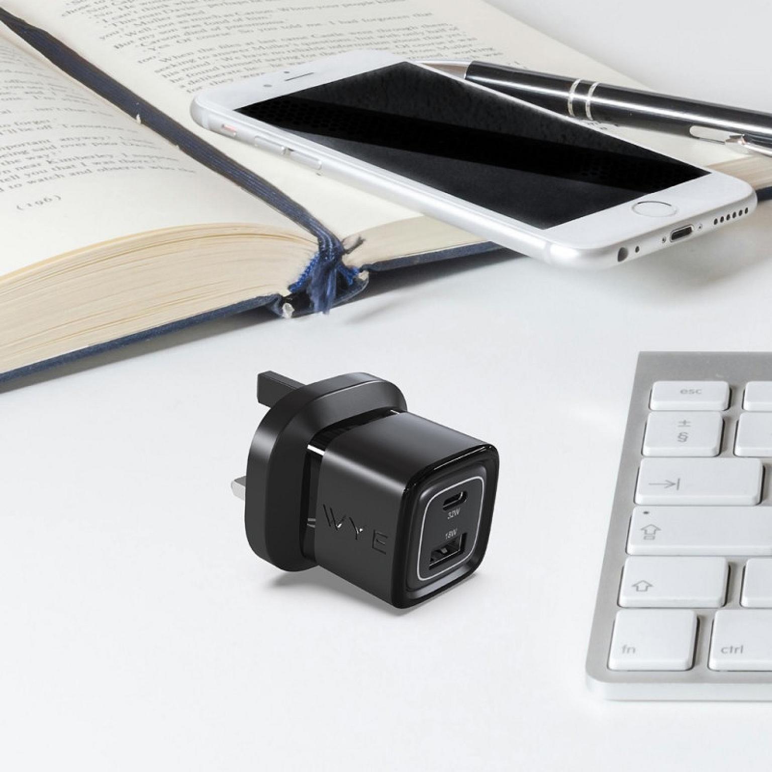 32W Dual Port USB-C & USB-A Power Adapter (GaN III) view 4