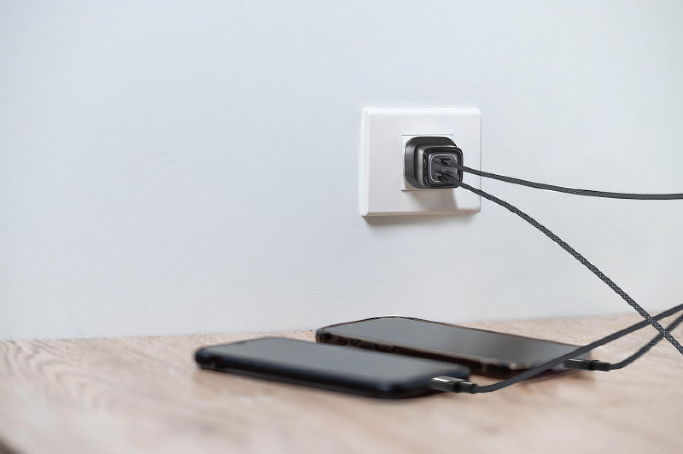32W Dual Port USB-C & USB-A Charging Kit with USB-C to USB-C Cable  (Gan III) view 2