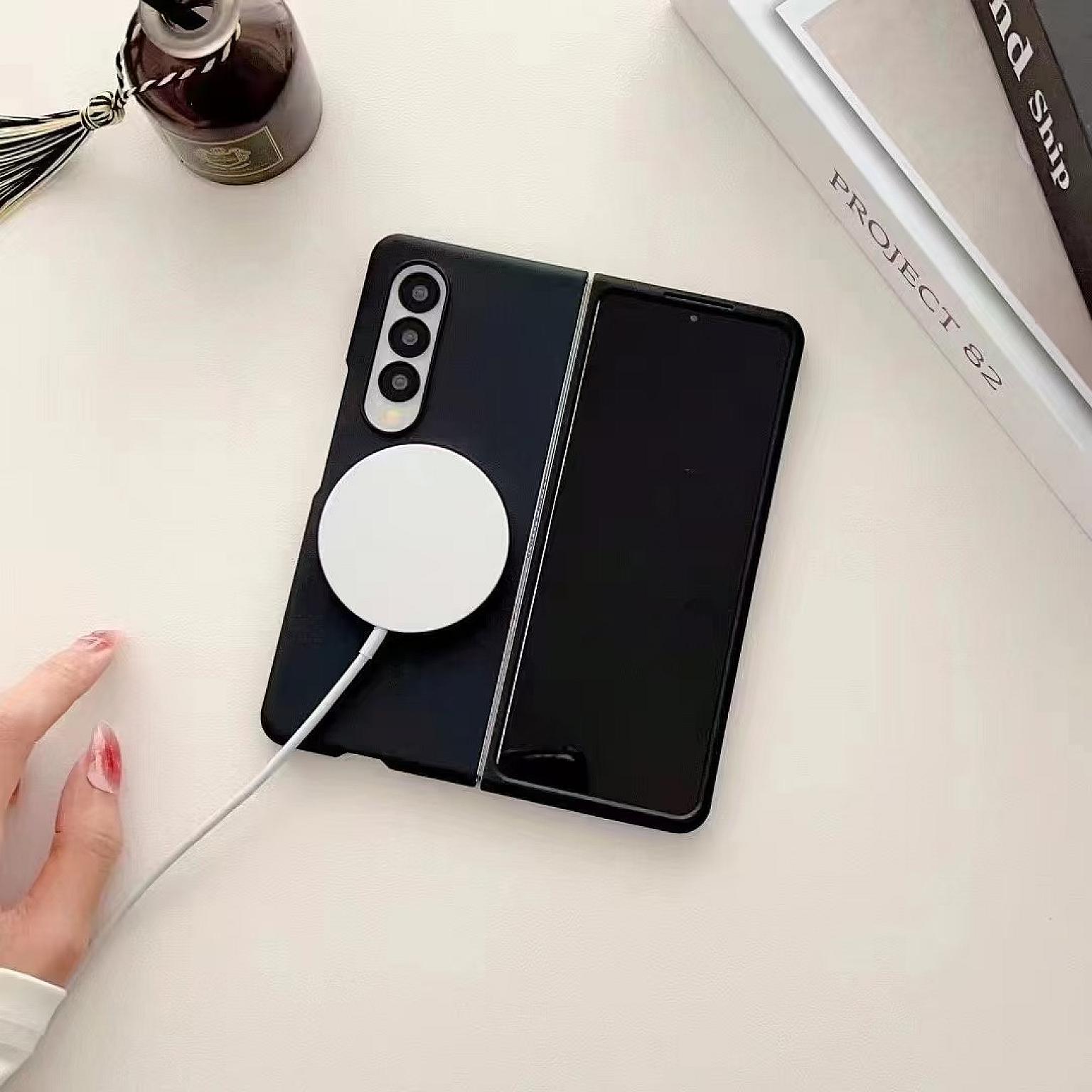 Galaxy Z Fold 5 Fancy MagCharge Case view 3