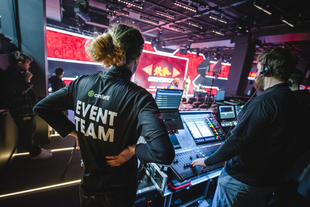Student managing an Esports event